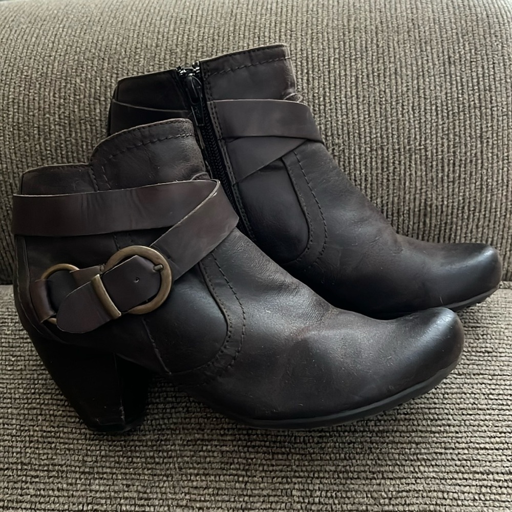 Bear Traps boots